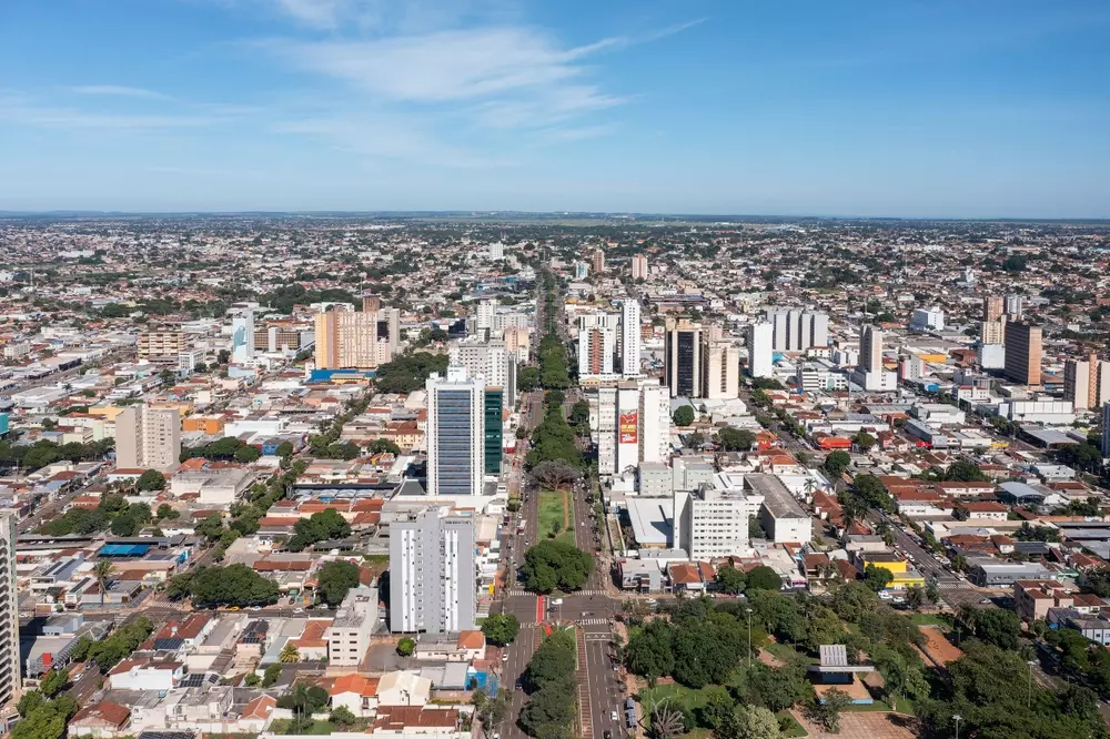 Campo Grande está entre uma das cidades mais populosas do Mato Grosso do Sul. Na foto vemos uma vista aérea da cidade.
