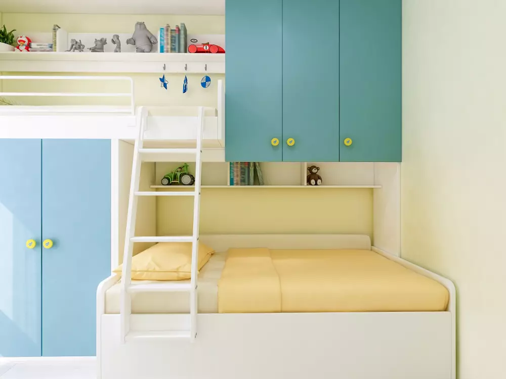 Um guarda-roupa infantil com espaço para armazenamento de roupas, livros e brinquedos, com cama embutida e escada. Espaço organizado e decorado para criança.