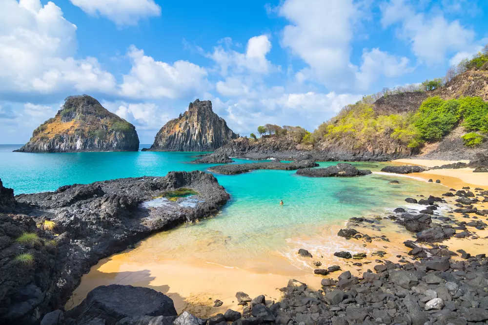 Praia de Fernando de Noronha, pertencente ao estado brasileiro de Pernambuco 