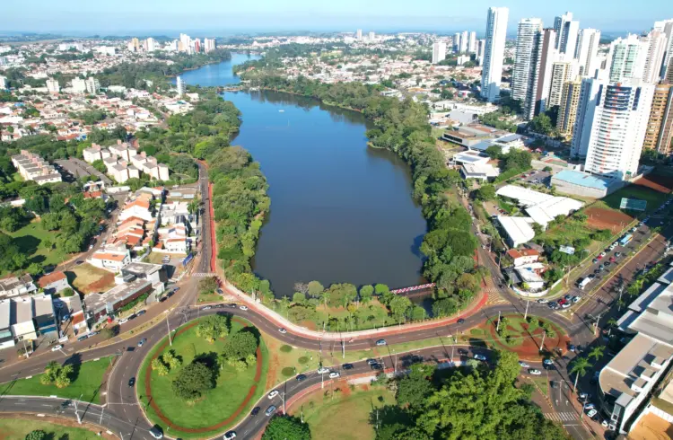 Lago Igapó na cidade de Londrina no Estado do Paraná, Sul do Brasil