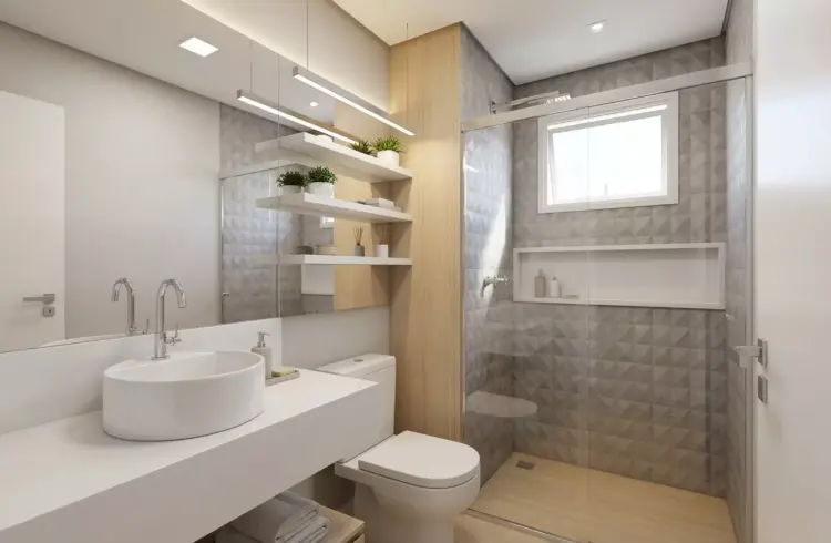 Banheiro moderno com decoração minimalista, espelhos, prateleiras e ducha de vidro, ideal para espaços sofisticados e funcionais.